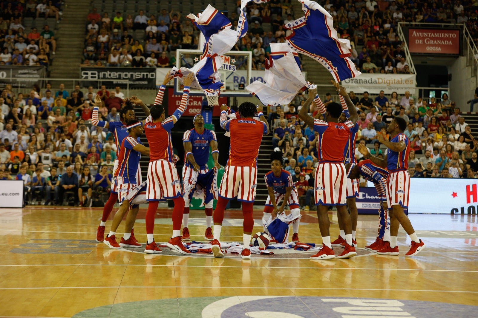 El Palacio de los Deportes de Granada fue el escenario de las espectaculares acrobacias con canastas de por medio del mítico equipo de Harlem