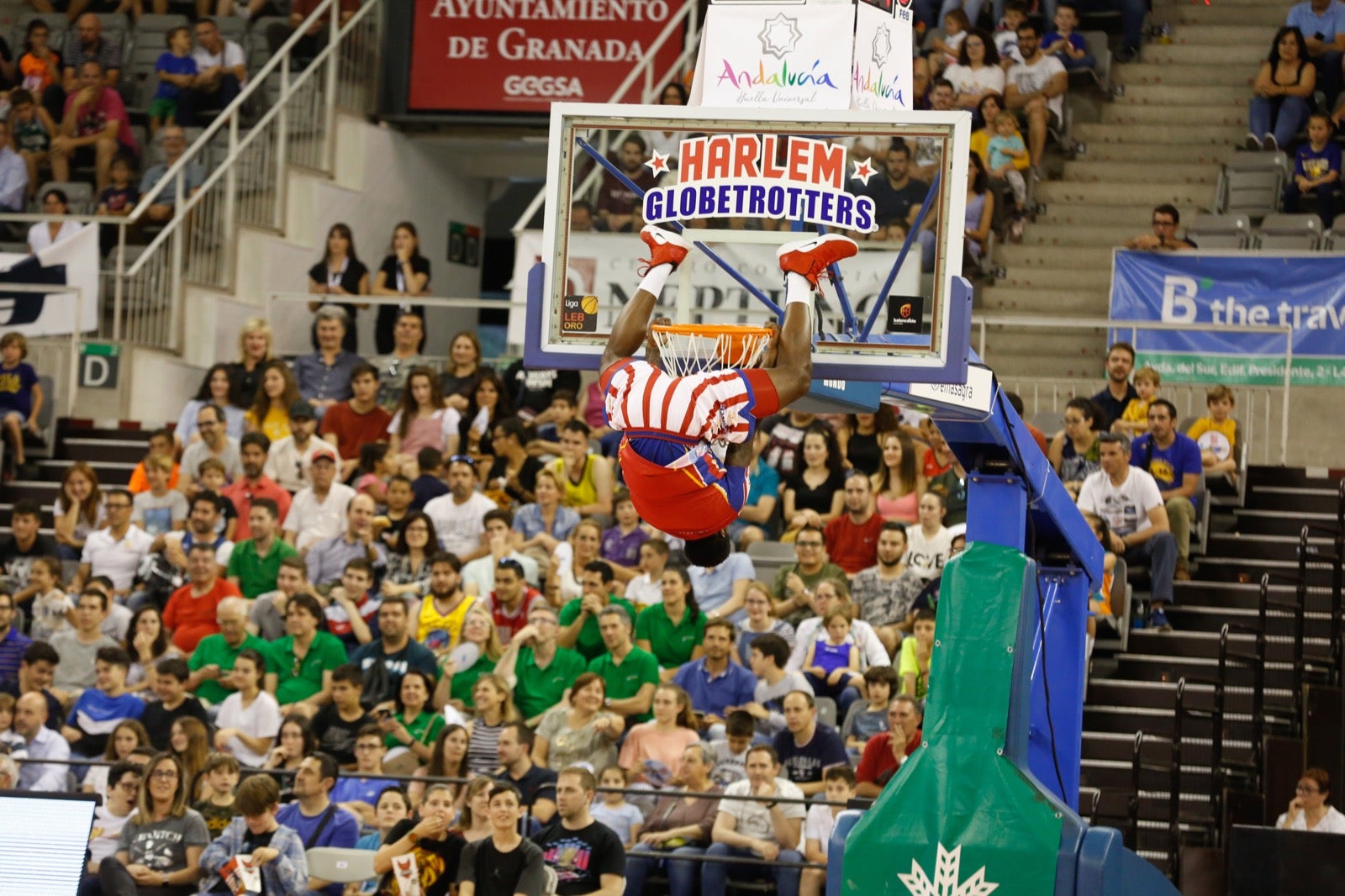 El Palacio de los Deportes de Granada fue el escenario de las espectaculares acrobacias con canastas de por medio del mítico equipo de Harlem