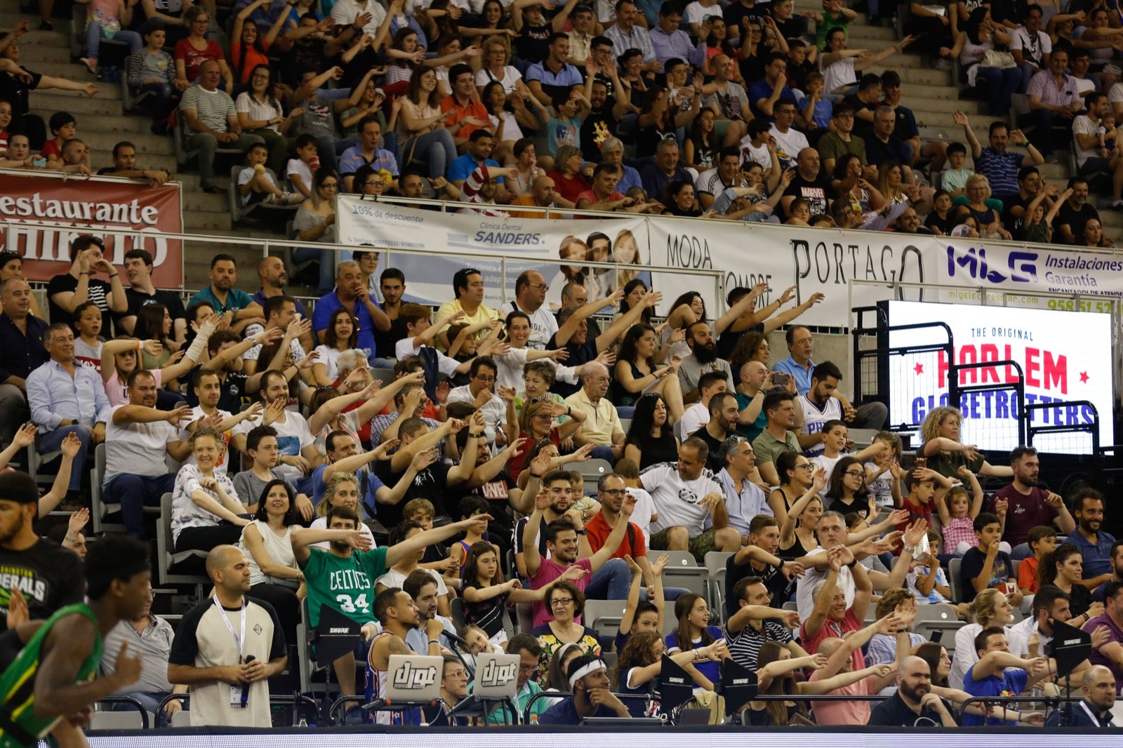 El Palacio de los Deportes de Granada fue el escenario de las espectaculares acrobacias con canastas de por medio del mítico equipo de Harlem
