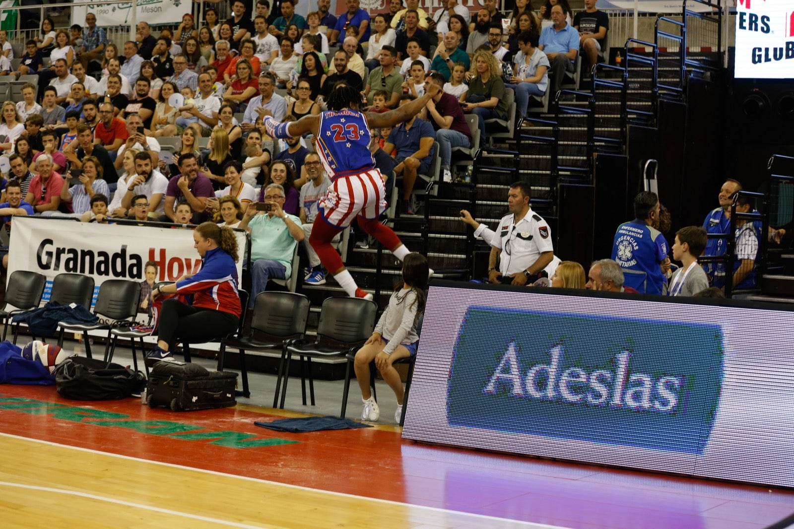 El Palacio de los Deportes de Granada fue el escenario de las espectaculares acrobacias con canastas de por medio del mítico equipo de Harlem