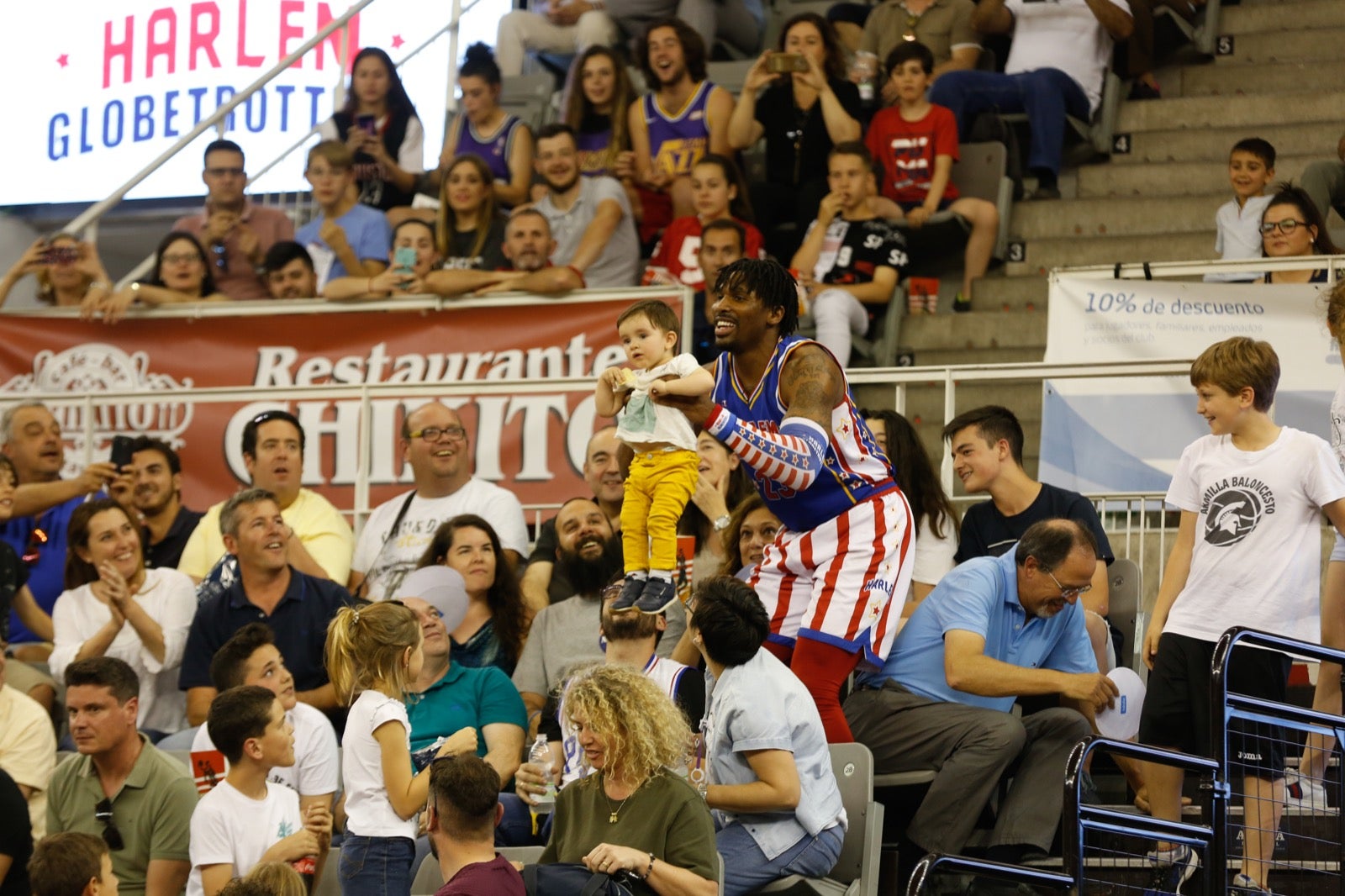El Palacio de los Deportes de Granada fue el escenario de las espectaculares acrobacias con canastas de por medio del mítico equipo de Harlem