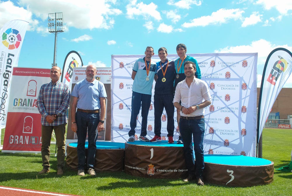 Cerca de trescientos deportistas se encuentran desde ayer en el Complejo Deportivo Núñez Blanca participando en las distintas pruebas de este Campeonato de España organizado por la FEDDI