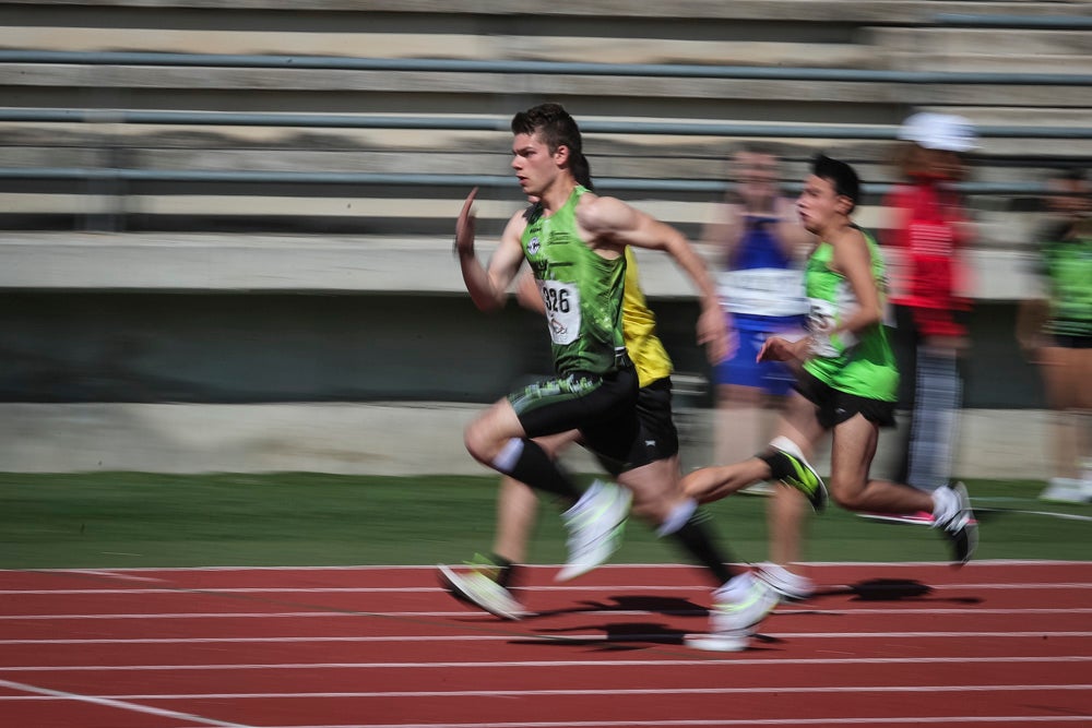 Cerca de trescientos deportistas se encuentran desde ayer en el Complejo Deportivo Núñez Blanca participando en las distintas pruebas de este Campeonato de España organizado por la FEDDI
