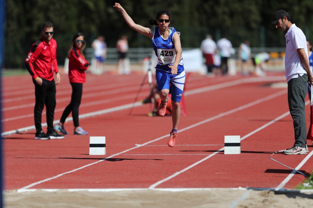 Cerca de trescientos deportistas se encuentran desde ayer en el Complejo Deportivo Núñez Blanca participando en las distintas pruebas de este Campeonato de España organizado por la FEDDI