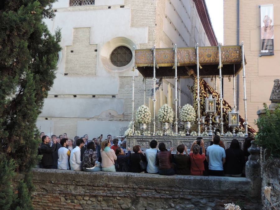 Aquí puedes ver una seleción de las mejores imágenes del recorrido de la Virgen de las Maravillas por las calles de la capital