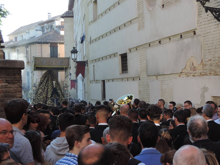 Aquí puedes ver una seleción de las mejores imágenes del recorrido de la Virgen de las Maravillas por las calles de la capital