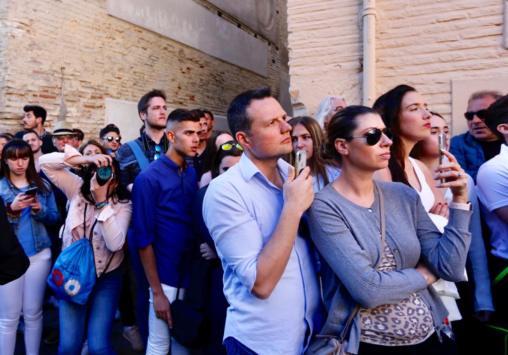 Aquí puedes ver una seleción de las mejores imágenes del recorrido de la Virgen de las Maravillas por las calles de la capital