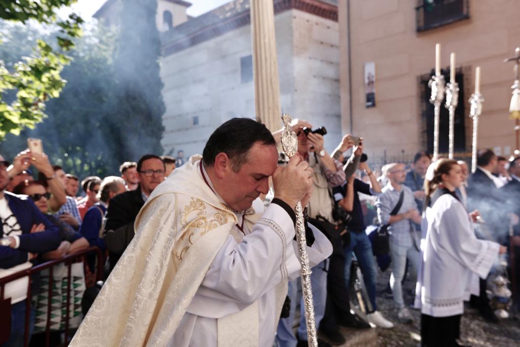 Aquí puedes ver una seleción de las mejores imágenes del recorrido de la Virgen de las Maravillas por las calles de la capital