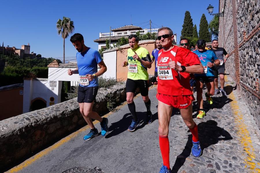 Un total de 13.1 kilómetros, dos menos que la pasada edición, y un desnivel acumulado de 207 metros de auténtica belleza por los barrios del Albaicín y el Sacromonte, dejando la Alhambra a la espalda, sin dejar de recorrer también los espacios más emblemáticos de la capital