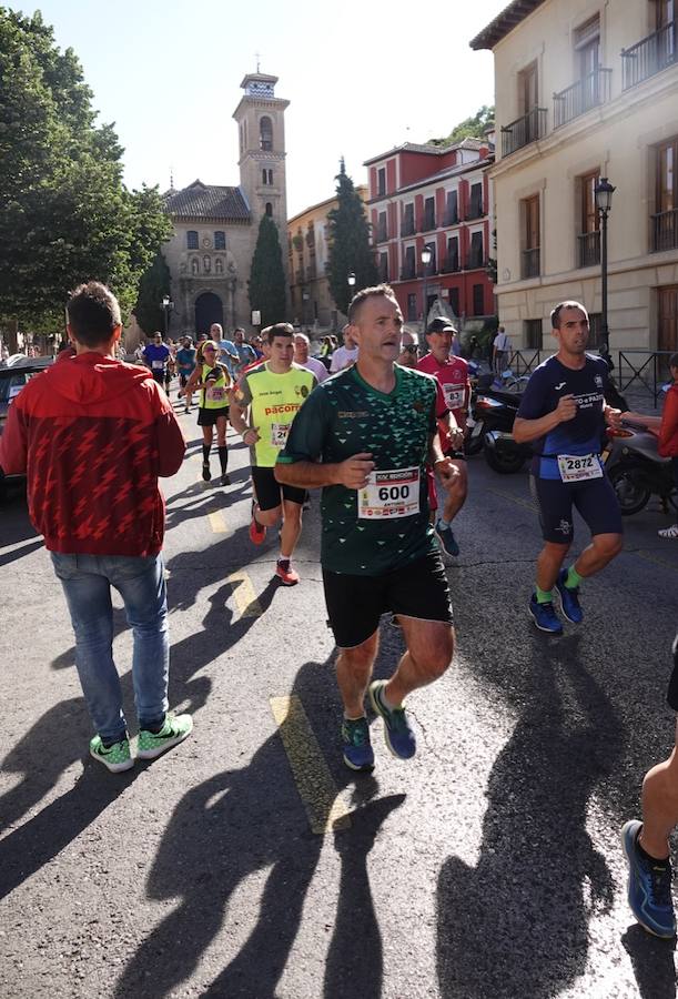 Un total de 13.1 kilómetros, dos menos que la pasada edición, y un desnivel acumulado de 207 metros de auténtica belleza por los barrios del Albaicín y el Sacromonte, dejando la Alhambra a la espalda, sin dejar de recorrer también los espacios más emblemáticos de la capital