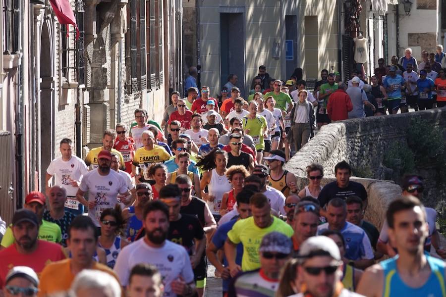 Un total de 13.1 kilómetros, dos menos que la pasada edición, y un desnivel acumulado de 207 metros de auténtica belleza por los barrios del Albaicín y el Sacromonte, dejando la Alhambra a la espalda, sin dejar de recorrer también los espacios más emblemáticos de la capital