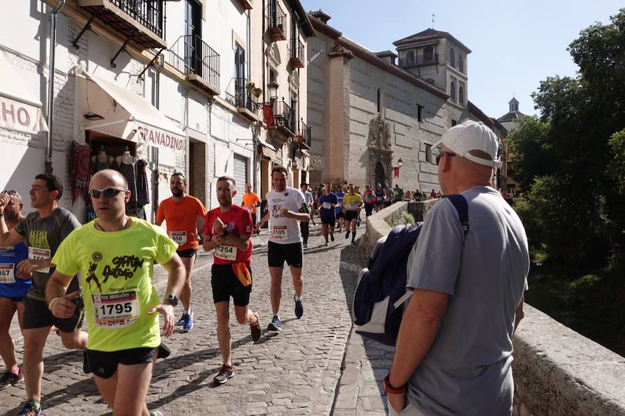 Un total de 13.1 kilómetros, dos menos que la pasada edición, y un desnivel acumulado de 207 metros de auténtica belleza por los barrios del Albaicín y el Sacromonte, dejando la Alhambra a la espalda, sin dejar de recorrer también los espacios más emblemáticos de la capital