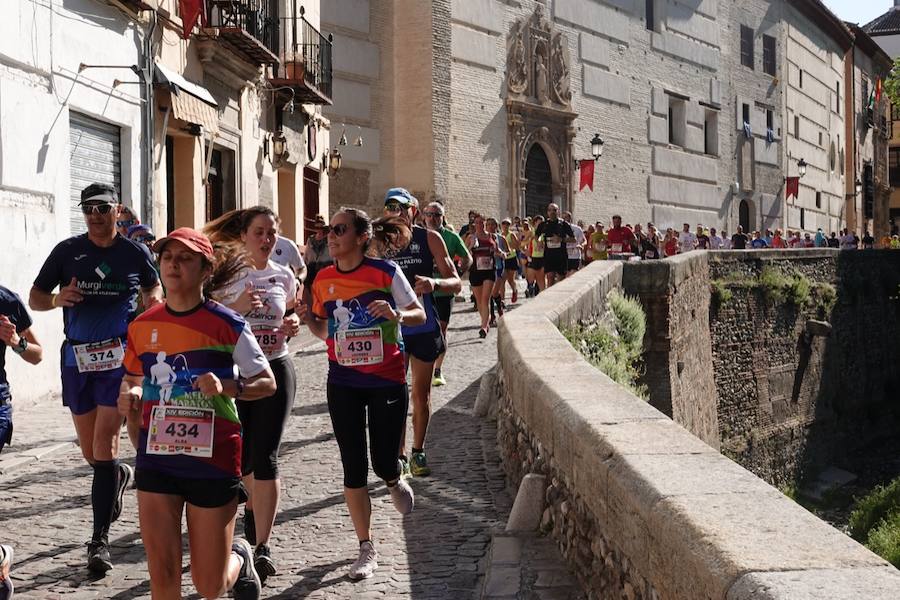 Un total de 13.1 kilómetros, dos menos que la pasada edición, y un desnivel acumulado de 207 metros de auténtica belleza por los barrios del Albaicín y el Sacromonte, dejando la Alhambra a la espalda, sin dejar de recorrer también los espacios más emblemáticos de la capital