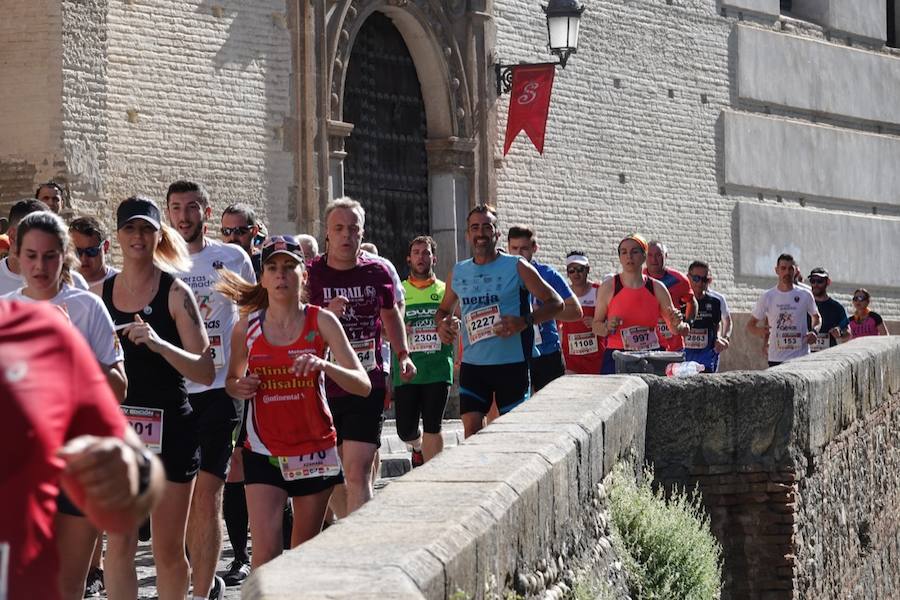 Un total de 13.1 kilómetros, dos menos que la pasada edición, y un desnivel acumulado de 207 metros de auténtica belleza por los barrios del Albaicín y el Sacromonte, dejando la Alhambra a la espalda, sin dejar de recorrer también los espacios más emblemáticos de la capital