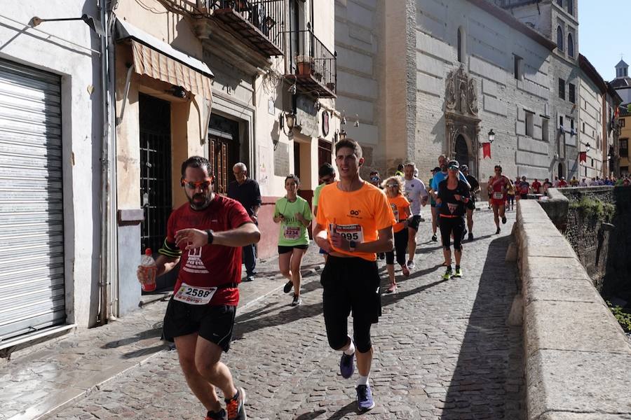 Un total de 13.1 kilómetros, dos menos que la pasada edición, y un desnivel acumulado de 207 metros de auténtica belleza por los barrios del Albaicín y el Sacromonte, dejando la Alhambra a la espalda, sin dejar de recorrer también los espacios más emblemáticos de la capital