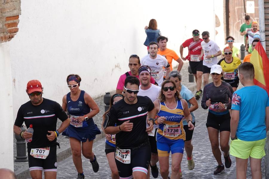 Un total de 13.1 kilómetros, dos menos que la pasada edición, y un desnivel acumulado de 207 metros de auténtica belleza por los barrios del Albaicín y el Sacromonte, dejando la Alhambra a la espalda, sin dejar de recorrer también los espacios más emblemáticos de la capital