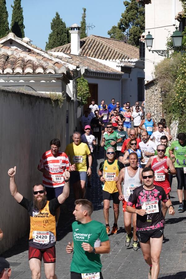 Un total de 13.1 kilómetros, dos menos que la pasada edición, y un desnivel acumulado de 207 metros de auténtica belleza por los barrios del Albaicín y el Sacromonte, dejando la Alhambra a la espalda, sin dejar de recorrer también los espacios más emblemáticos de la capital