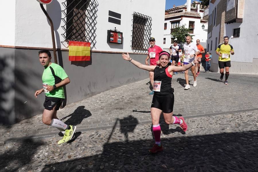 Un total de 13.1 kilómetros, dos menos que la pasada edición, y un desnivel acumulado de 207 metros de auténtica belleza por los barrios del Albaicín y el Sacromonte, dejando la Alhambra a la espalda, sin dejar de recorrer también los espacios más emblemáticos de la capital