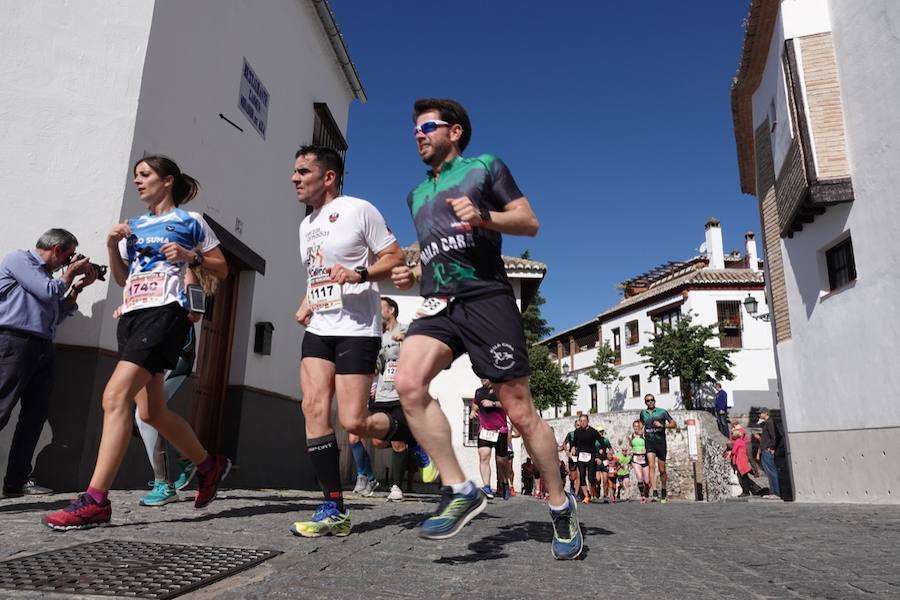 Un total de 13.1 kilómetros, dos menos que la pasada edición, y un desnivel acumulado de 207 metros de auténtica belleza por los barrios del Albaicín y el Sacromonte, dejando la Alhambra a la espalda, sin dejar de recorrer también los espacios más emblemáticos de la capital