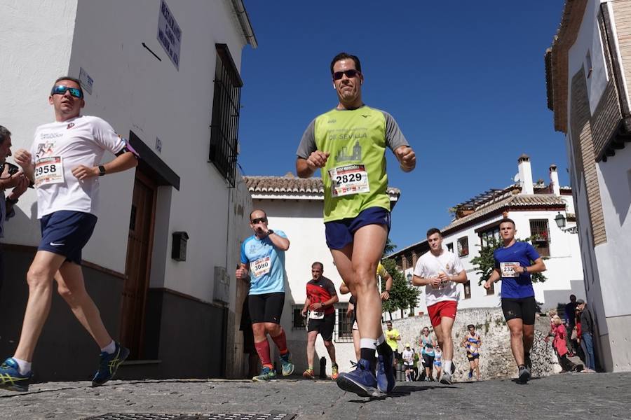 Un total de 13.1 kilómetros, dos menos que la pasada edición, y un desnivel acumulado de 207 metros de auténtica belleza por los barrios del Albaicín y el Sacromonte, dejando la Alhambra a la espalda, sin dejar de recorrer también los espacios más emblemáticos de la capital