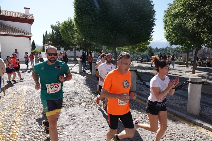 Un total de 13.1 kilómetros, dos menos que la pasada edición, y un desnivel acumulado de 207 metros de auténtica belleza por los barrios del Albaicín y el Sacromonte, dejando la Alhambra a la espalda, sin dejar de recorrer también los espacios más emblemáticos de la capital