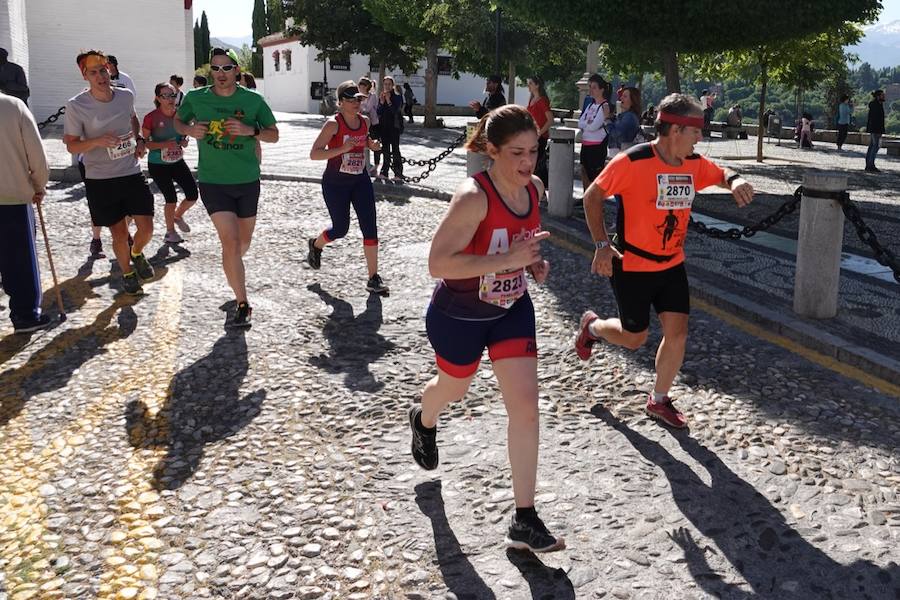 Un total de 13.1 kilómetros, dos menos que la pasada edición, y un desnivel acumulado de 207 metros de auténtica belleza por los barrios del Albaicín y el Sacromonte, dejando la Alhambra a la espalda, sin dejar de recorrer también los espacios más emblemáticos de la capital