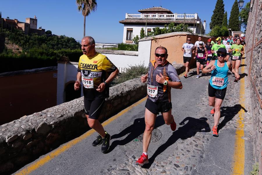 Un total de 13.1 kilómetros, dos menos que la pasada edición, y un desnivel acumulado de 207 metros de auténtica belleza por los barrios del Albaicín y el Sacromonte, dejando la Alhambra a la espalda, sin dejar de recorrer también los espacios más emblemáticos de la capital