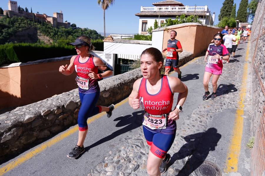 Un total de 13.1 kilómetros, dos menos que la pasada edición, y un desnivel acumulado de 207 metros de auténtica belleza por los barrios del Albaicín y el Sacromonte, dejando la Alhambra a la espalda, sin dejar de recorrer también los espacios más emblemáticos de la capital