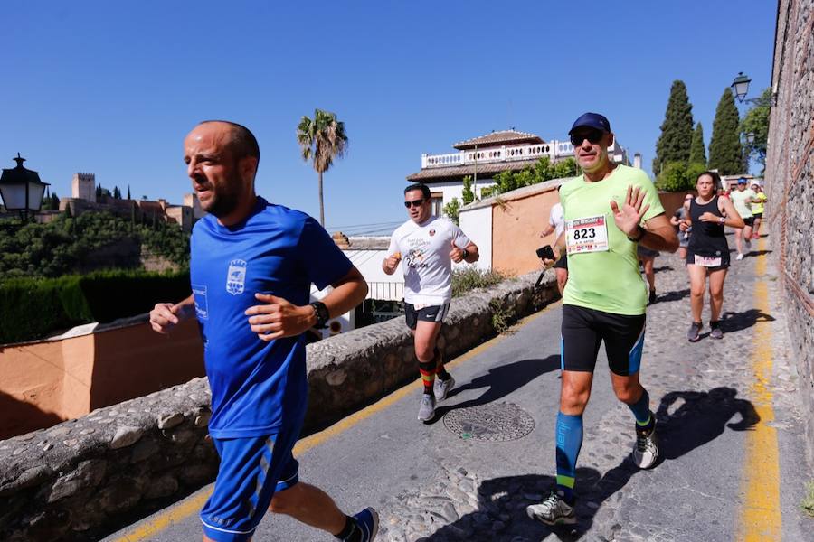 Un total de 13.1 kilómetros, dos menos que la pasada edición, y un desnivel acumulado de 207 metros de auténtica belleza por los barrios del Albaicín y el Sacromonte, dejando la Alhambra a la espalda, sin dejar de recorrer también los espacios más emblemáticos de la capital