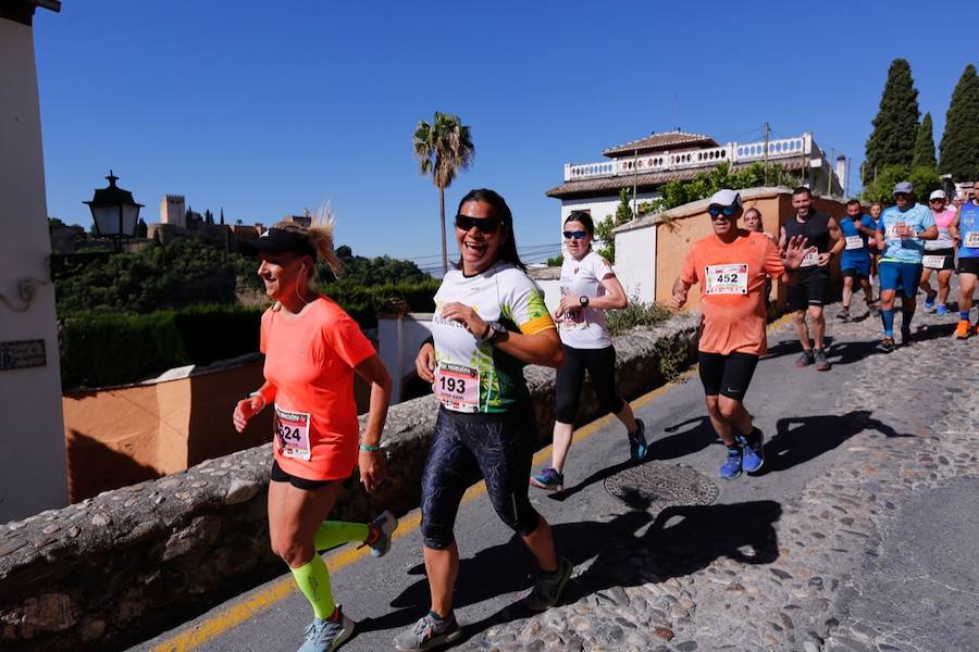 Un total de 13.1 kilómetros, dos menos que la pasada edición, y un desnivel acumulado de 207 metros de auténtica belleza por los barrios del Albaicín y el Sacromonte, dejando la Alhambra a la espalda, sin dejar de recorrer también los espacios más emblemáticos de la capital