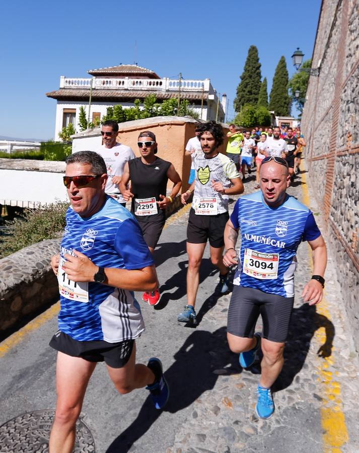 Un total de 13.1 kilómetros, dos menos que la pasada edición, y un desnivel acumulado de 207 metros de auténtica belleza por los barrios del Albaicín y el Sacromonte, dejando la Alhambra a la espalda, sin dejar de recorrer también los espacios más emblemáticos de la capital