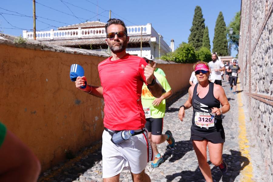 Un total de 13.1 kilómetros, dos menos que la pasada edición, y un desnivel acumulado de 207 metros de auténtica belleza por los barrios del Albaicín y el Sacromonte, dejando la Alhambra a la espalda, sin dejar de recorrer también los espacios más emblemáticos de la capital