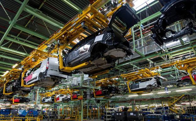 La planta de vehículos de Ford en Almussafes en pleno proceso de ensamblaje.