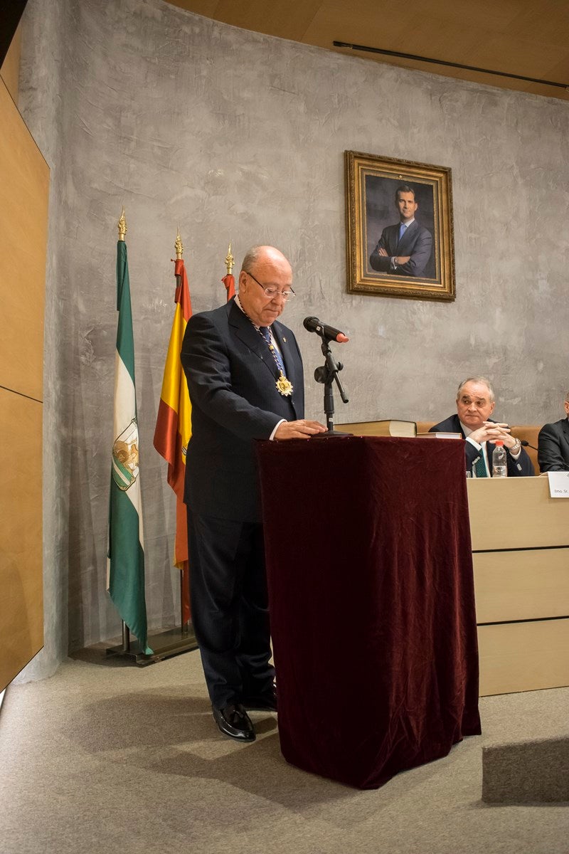 Toma posesión de su cargo Manuel Fuentes, reelegido presidente de los farmacéuticos