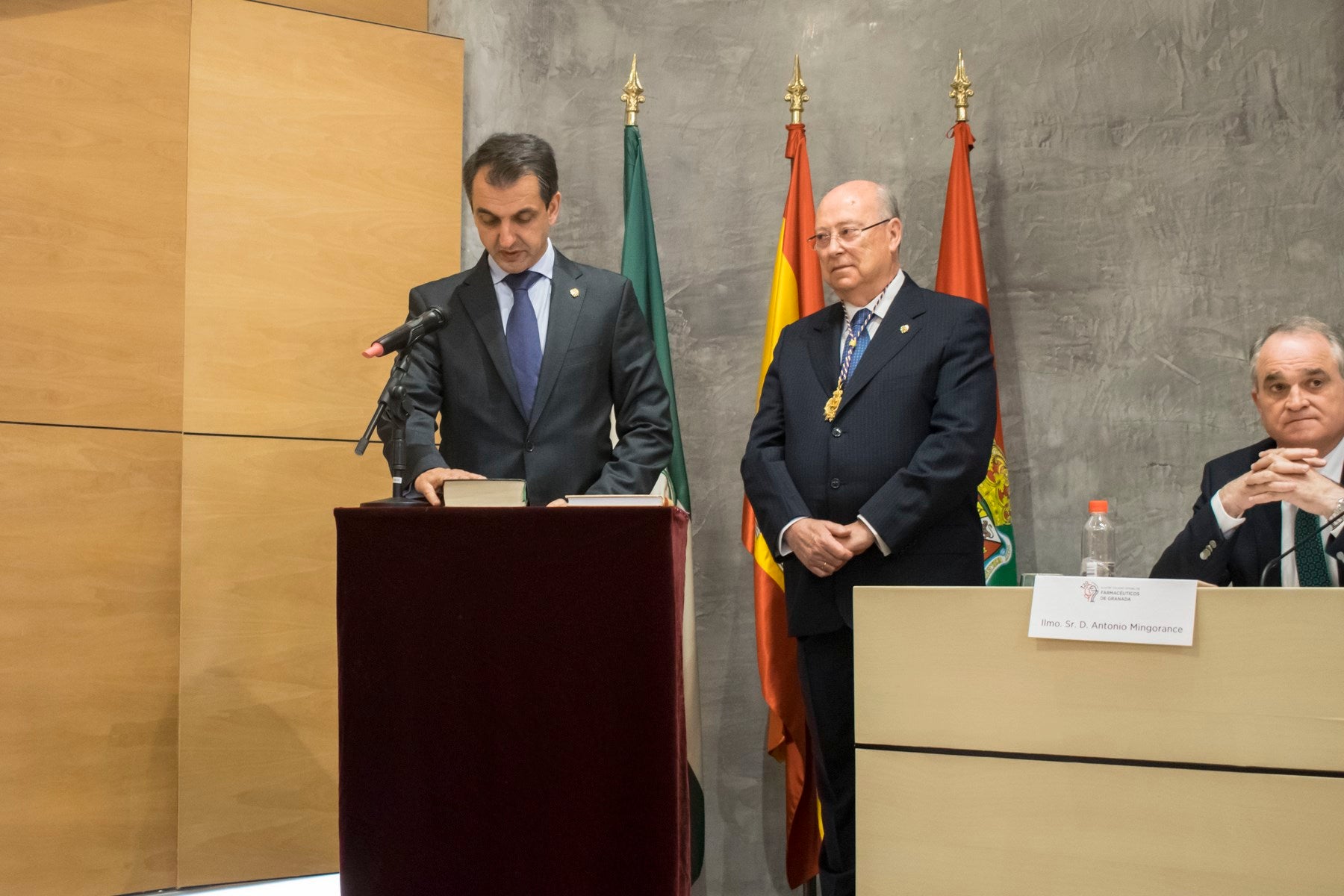 Toma posesión de su cargo Manuel Fuentes, reelegido presidente de los farmacéuticos