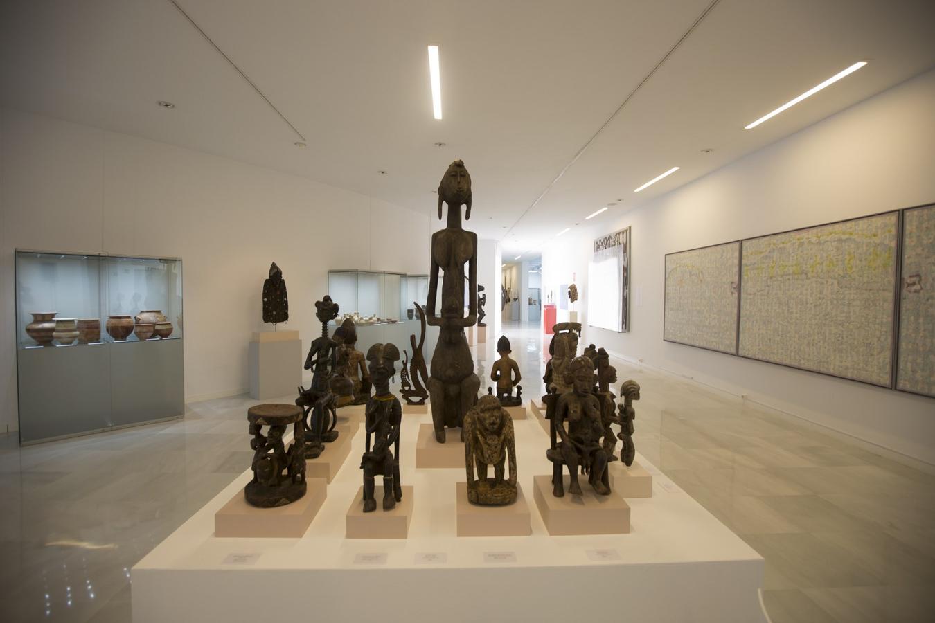 Esta mañana se ha celebrado en el Ayuntamiento el acto de donación del legado del pintor José Manuel Brazam a la ciudad de Granada. Más de 4.000 piezas donde se incluye una colección de arte africano única en España