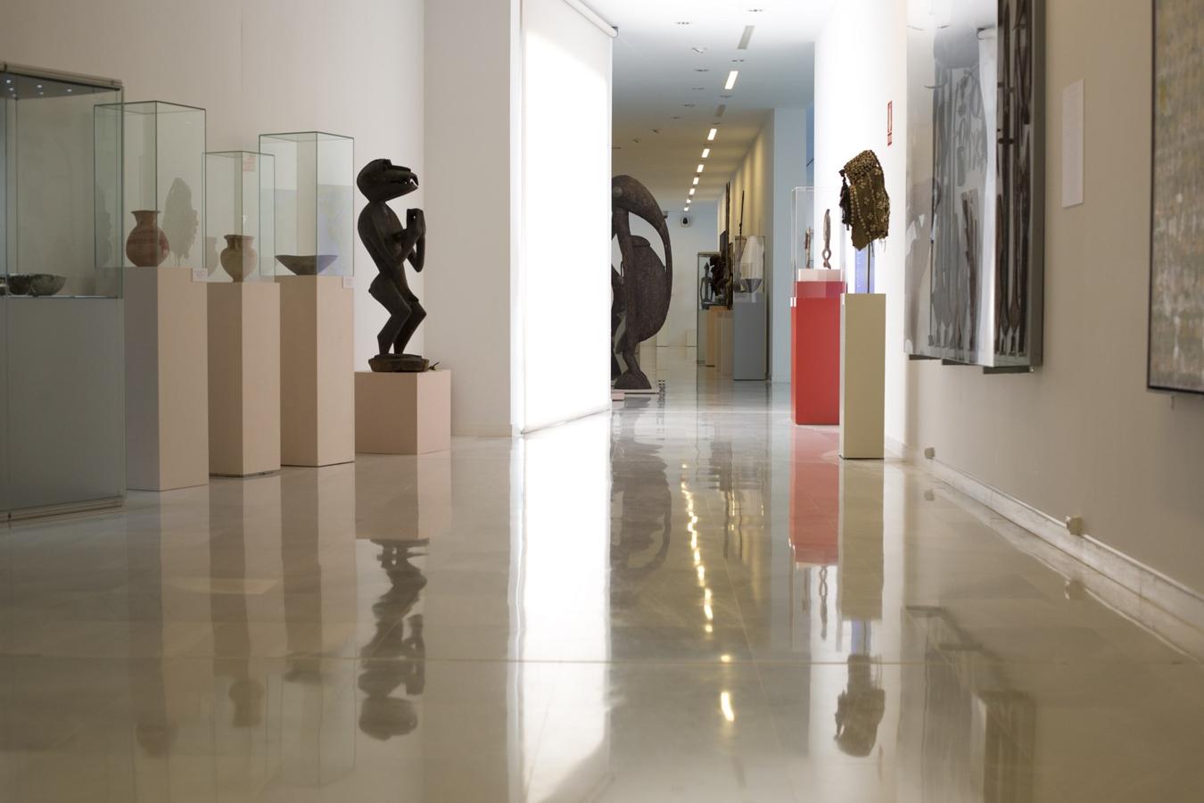 Esta mañana se ha celebrado en el Ayuntamiento el acto de donación del legado del pintor José Manuel Brazam a la ciudad de Granada. Más de 4.000 piezas donde se incluye una colección de arte africano única en España