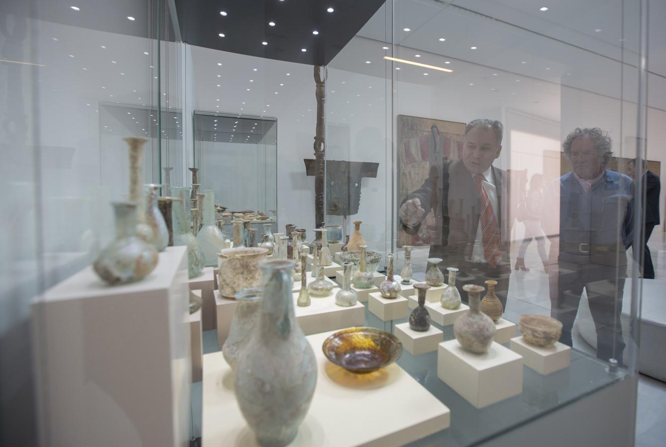 Esta mañana se ha celebrado en el Ayuntamiento el acto de donación del legado del pintor José Manuel Brazam a la ciudad de Granada. Más de 4.000 piezas donde se incluye una colección de arte africano única en España