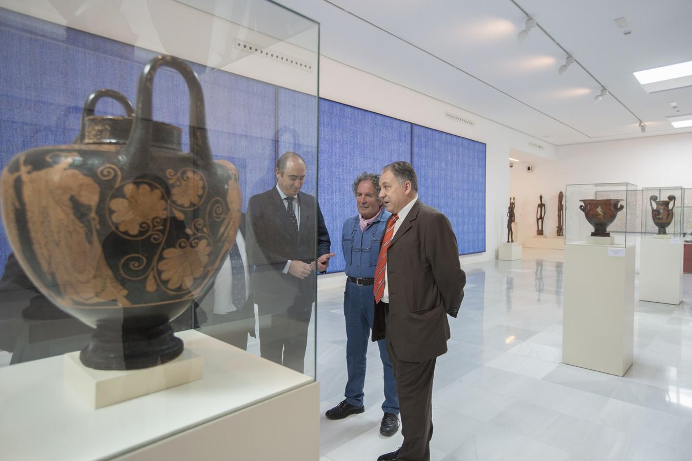 Esta mañana se ha celebrado en el Ayuntamiento el acto de donación del legado del pintor José Manuel Brazam a la ciudad de Granada. Más de 4.000 piezas donde se incluye una colección de arte africano única en España