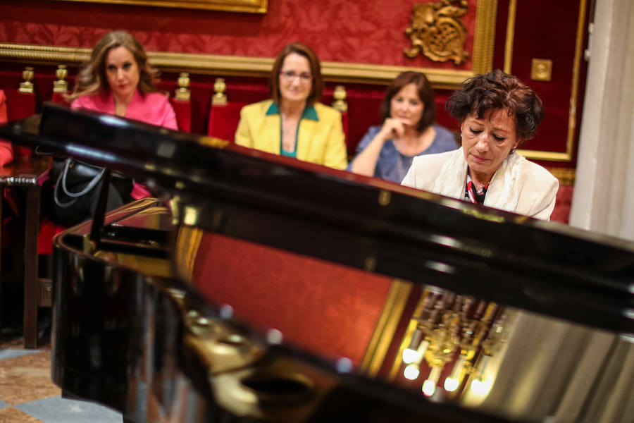 La durectora de orquesta y pianista Azucena Fernández, la asociación Alhalba y el Instituto de las Mujeres han sido los premiados en esta edición