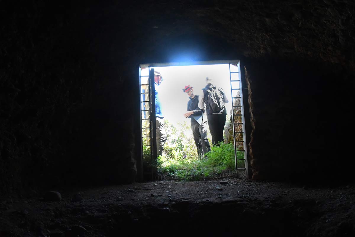 Galería. Fotos en el interior de las galerías y el sistema hidráulico del Cerro del Sol