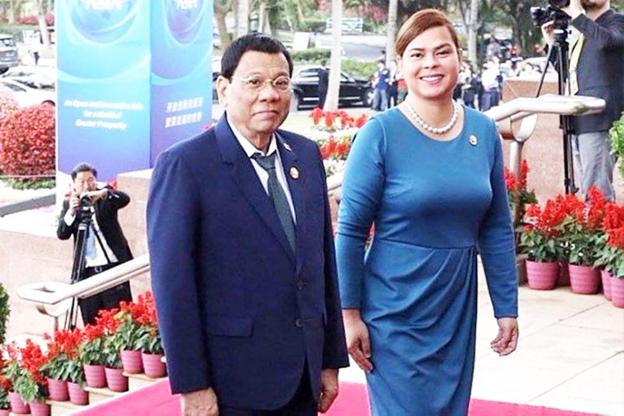 Sara Duterte acompaña a su padre, el máximo dirigente filipino, en un acto oficial, en calidad de primera dama del país.