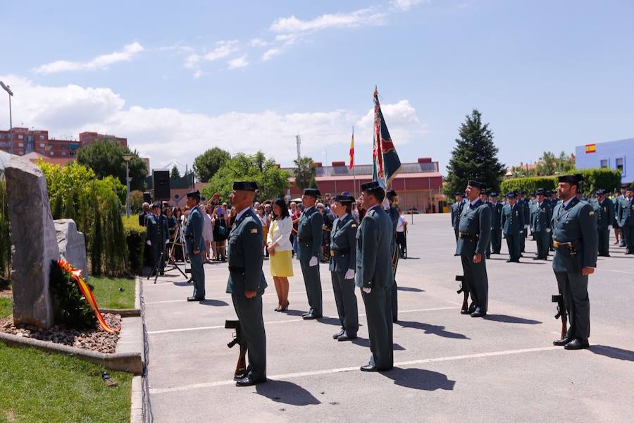 Además de la lectura del extracto de los decretos fundacionales del Cuerpo, la jornada ha servico para imponer las condecoraciones concedidas al personal de las unidades de la provincia