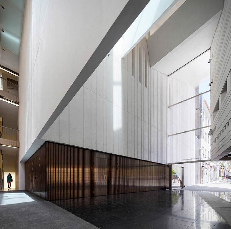 Premio García de Paredes obra nueva. Mención: Centro Federico García Lorca. Boris Bezan, Monica Juvera, Héctor Mendoza, y Mara Partida.