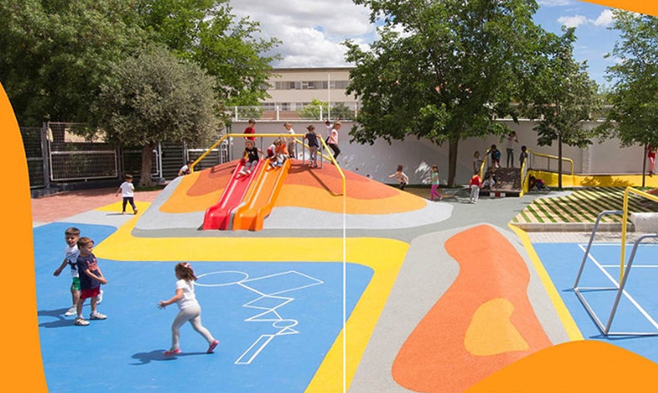 Premio Gallego Burín. Mención: Patio de juegos. Belén Bravo Rodríguez y Juan Luis Rivas Navarro. 