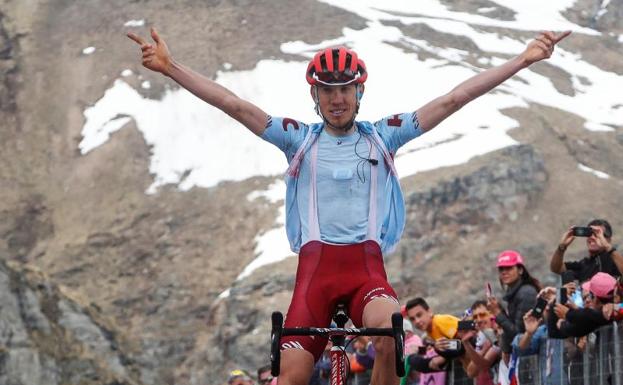 Ilnur Zakarin celebra su victoria. 