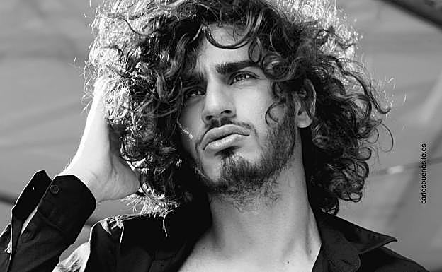 Imagen. El modelo marroquí durante una de sus sesiones de fotografía.