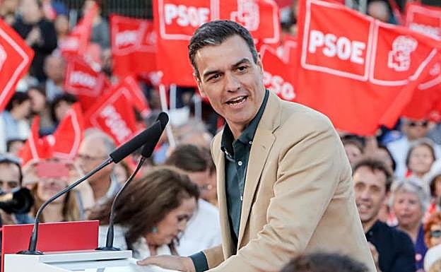El secretario general del PSOE y presidente del Gobierno en funciones, Pedro Sánchez, participa en el acto de cierre de campaña socialista en Madrid.
