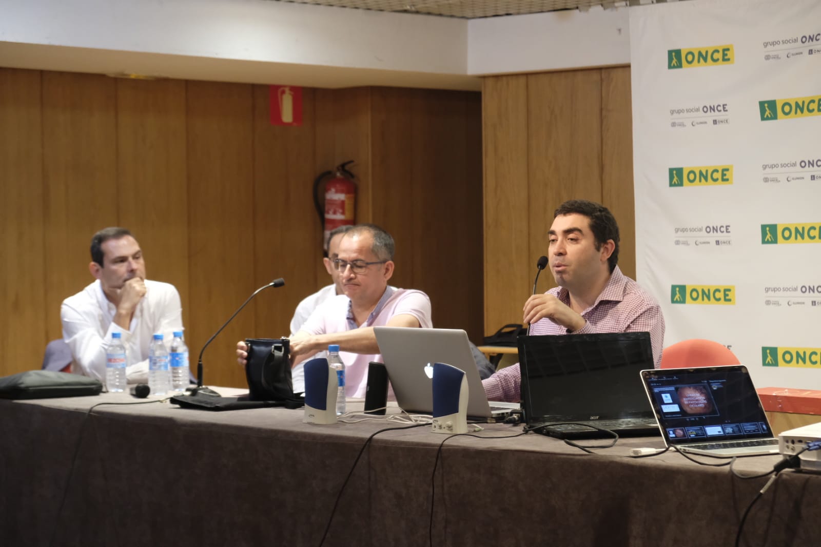 Considerada una enfermedad rara (afecta a una de cada tres mil setecientas personas), es la tercera causa de ceguera en los países desarrollados