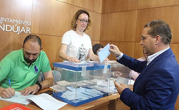 Paco Huertas podrá gobernar en solitario o en coalición con Adelante Andújar A por Sí. 